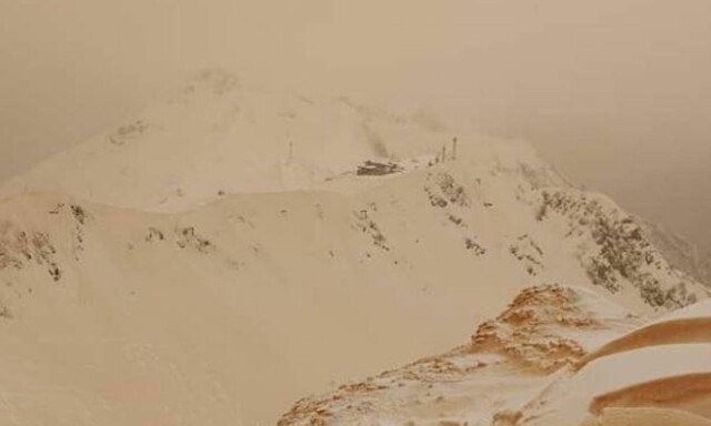 «Blodsnø» falt over Russland: - Som å stå på ski på Mars